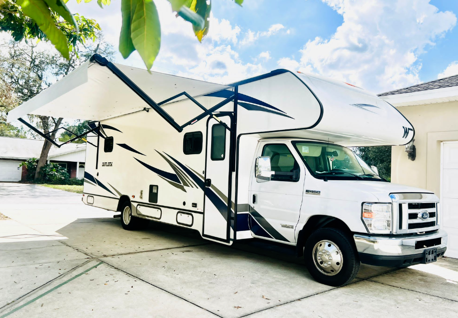 2020 Winnebago RV cover photo