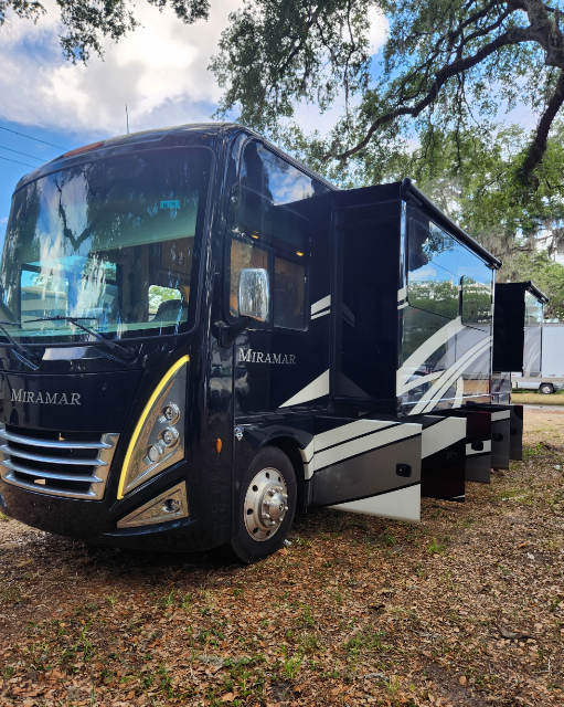 2022 Thor Miramar RV cover photo