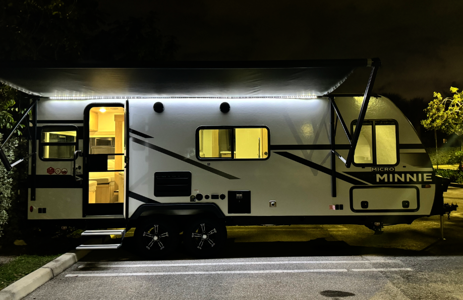 2024 Winnebago Micro Minnie RV cover photo